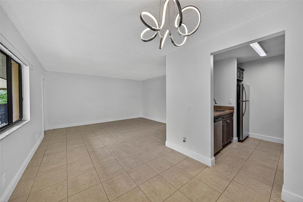 913 Meadows Cir #913-913 - Photo 2 of 41