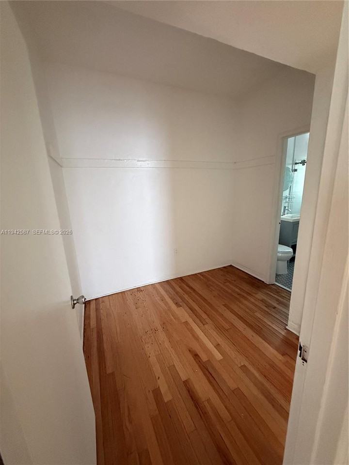 1011 9th St #1011-1 - Photo 7 of 15