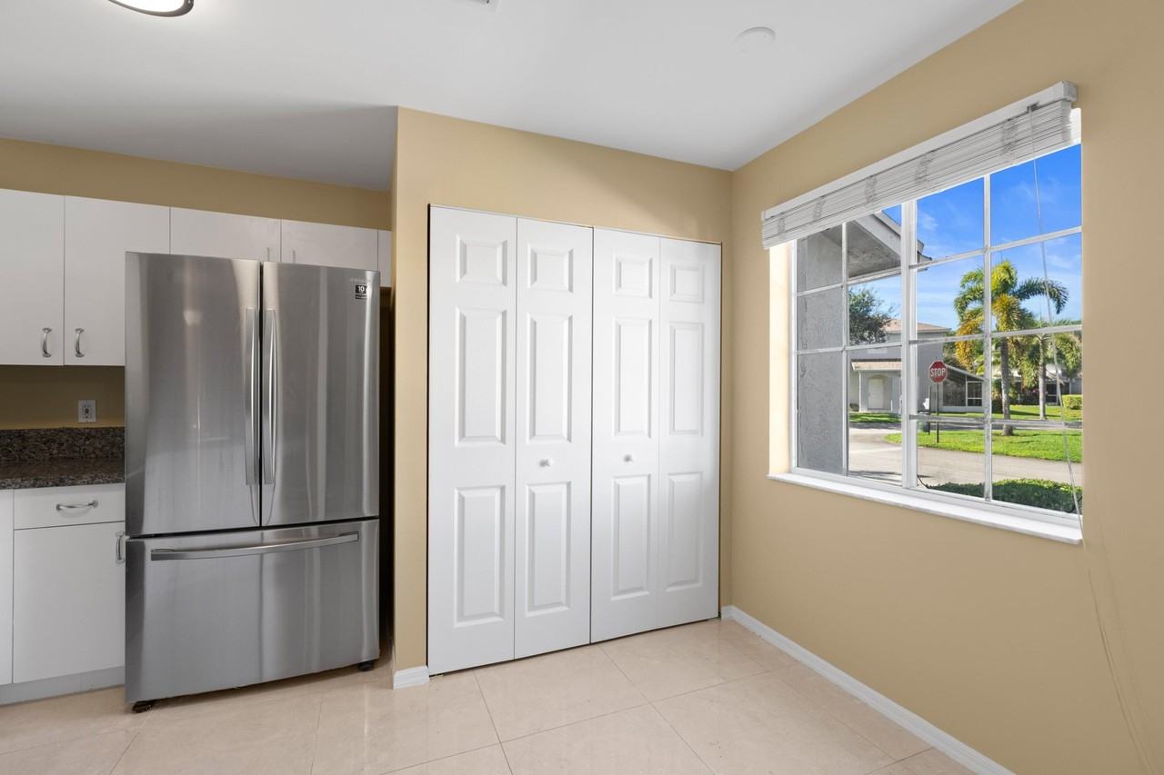 1158 Sw 44th Ave #1158-1158 - Photo 3 of 30