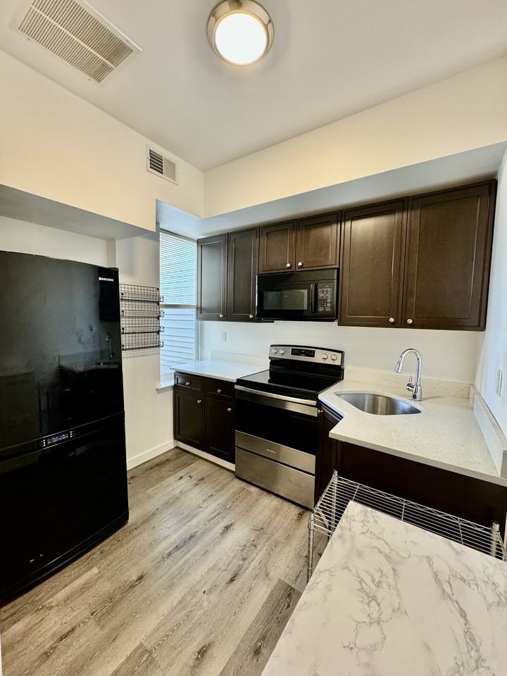 2026 N 8th St #2 - Photo 2 of 8