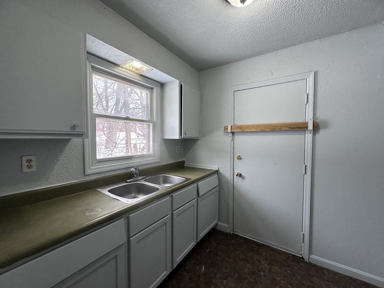 807A Bryan Ave - Photo 2 of 11