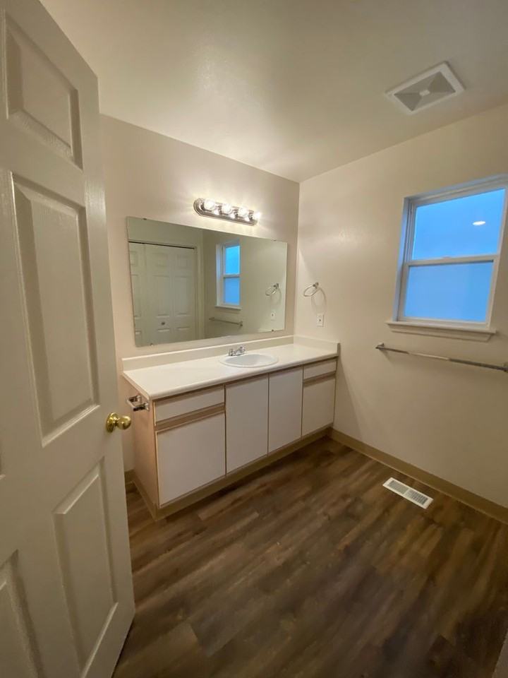 353 S Meridian Rd #203 - Photo 6 of 19