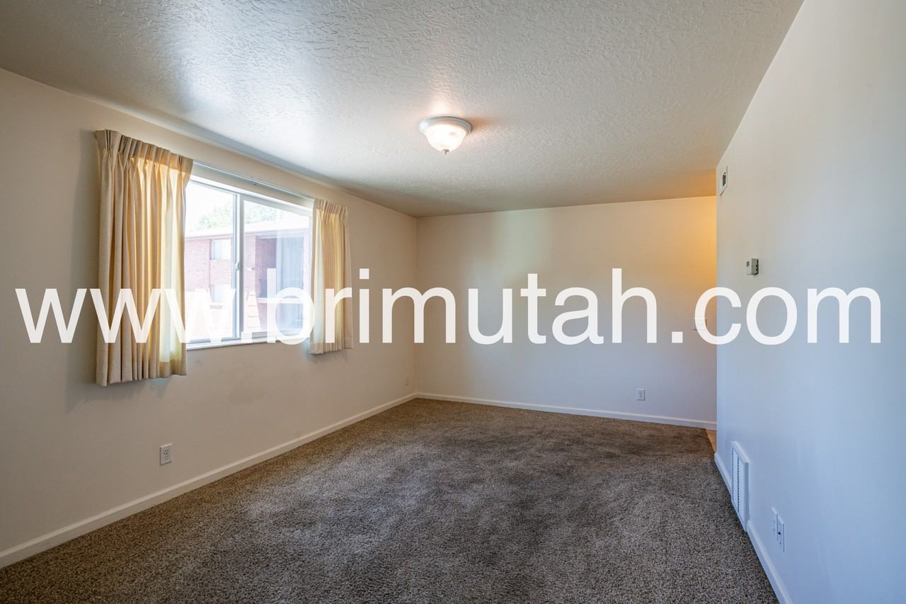 4725 S. 1300 E. - Photo 7 of 18
