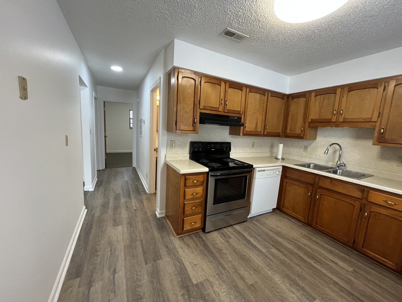144 Mason Street - Photo 6 of 11