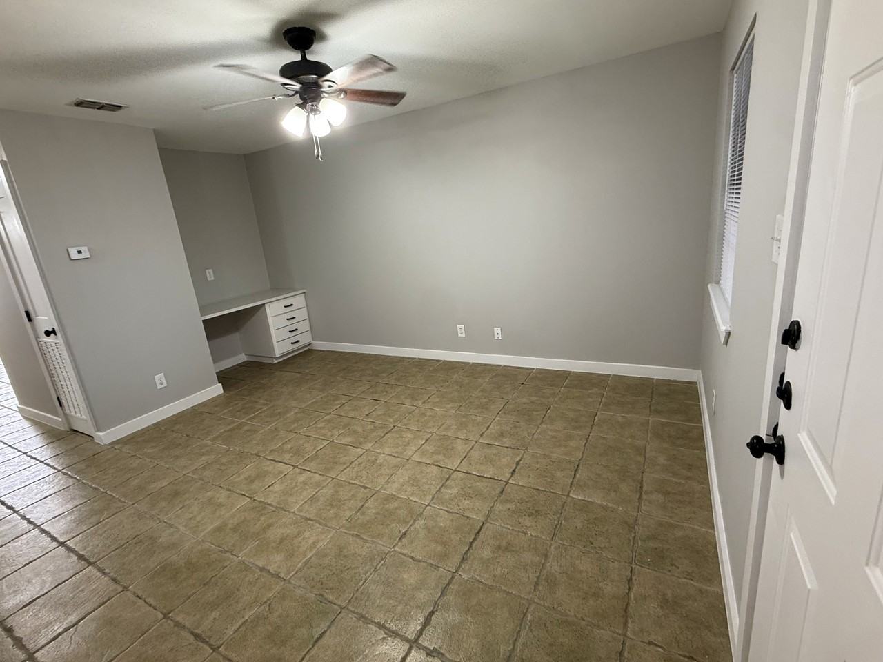 302 North Montevideo - Photo 4 of 9