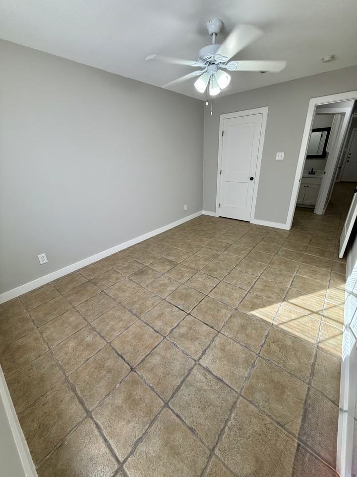 302 North Montevideo - Photo 5 of 9