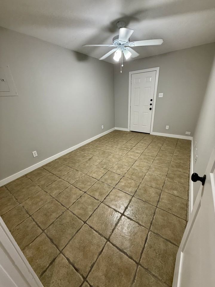 302 North Montevideo - Photo 7 of 9