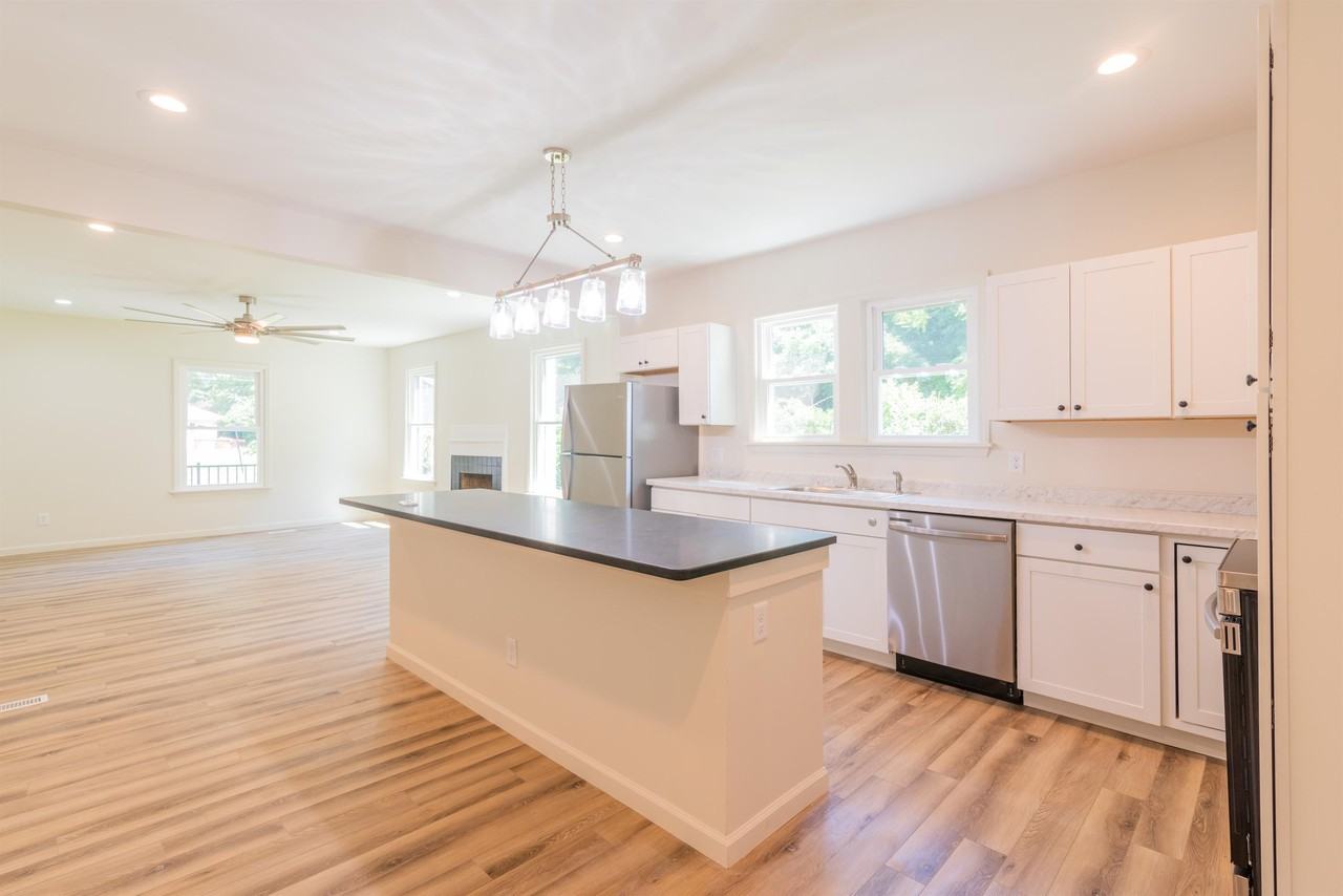 506 East Marion Street - Photo 7 of 19