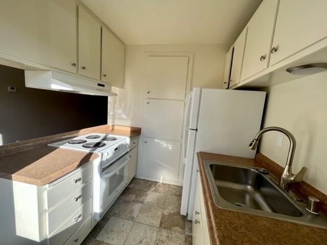 1024 Redwood Hwy Apartments - Photo 7 of 22