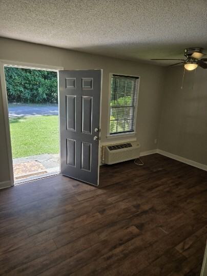 Dogwood Lane Apartments - Photo 5 of 10