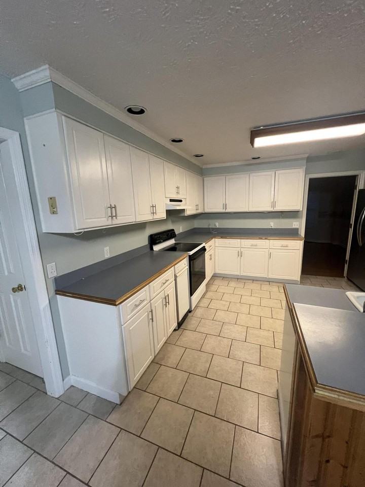 184 Beaverdam Rd - Photo 7 of 41