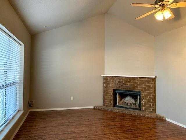 501 Sw 11th St #A - Photo 3 of 12