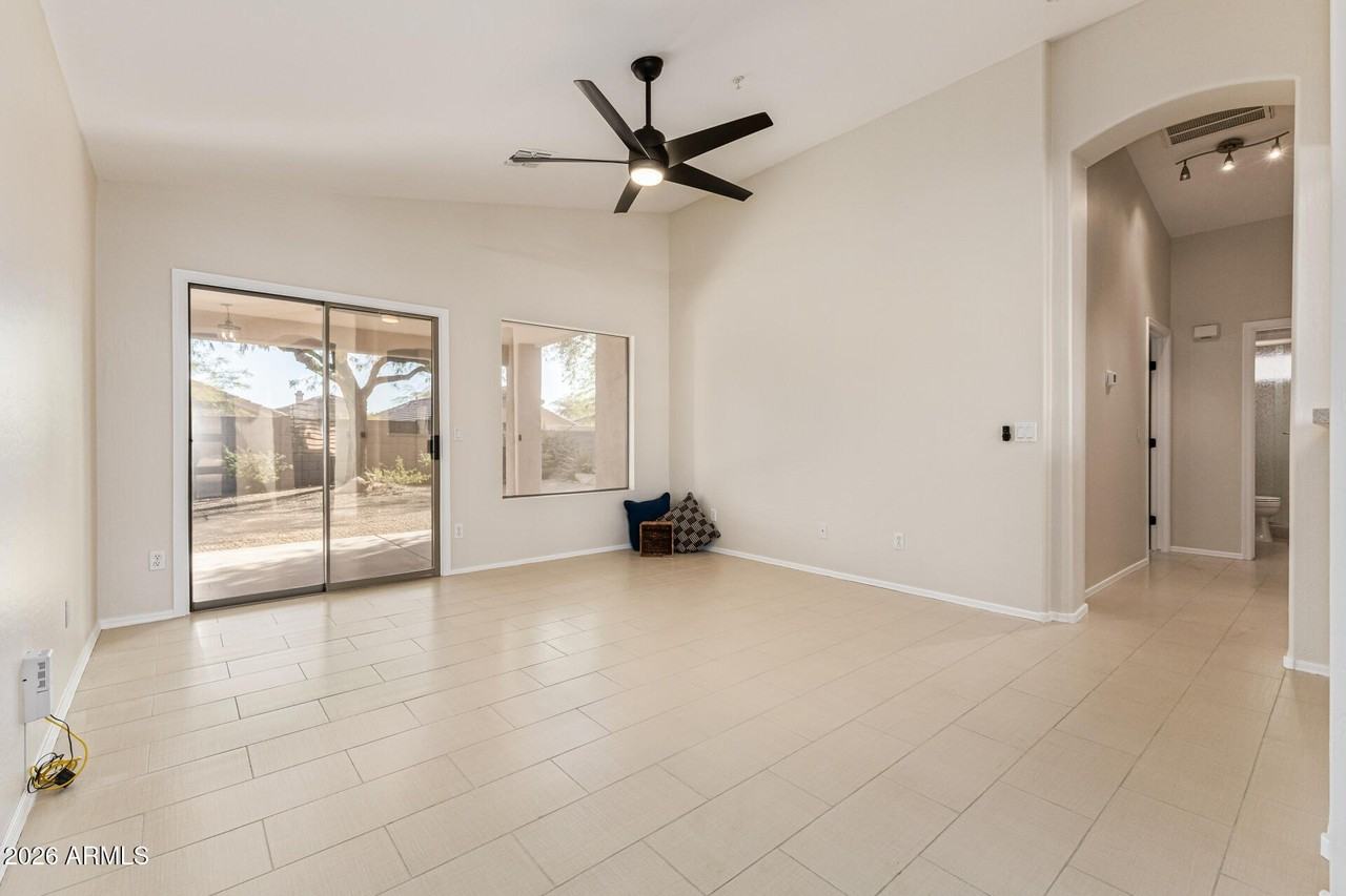 10245 E Penstamin Dr - Photo 3 of 32