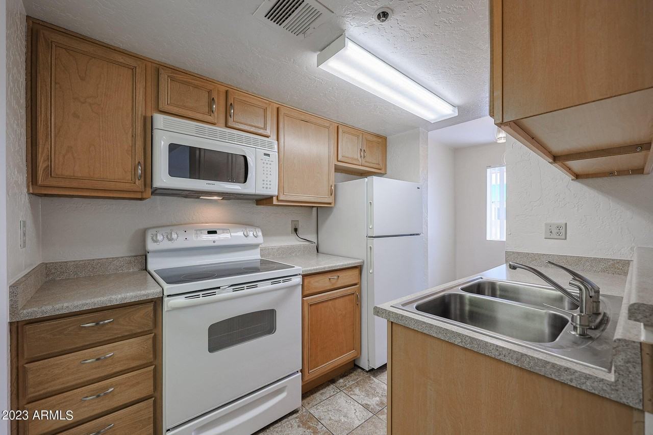 12123 W Bell Rd Unit 206 #206 - Photo 2 of 28