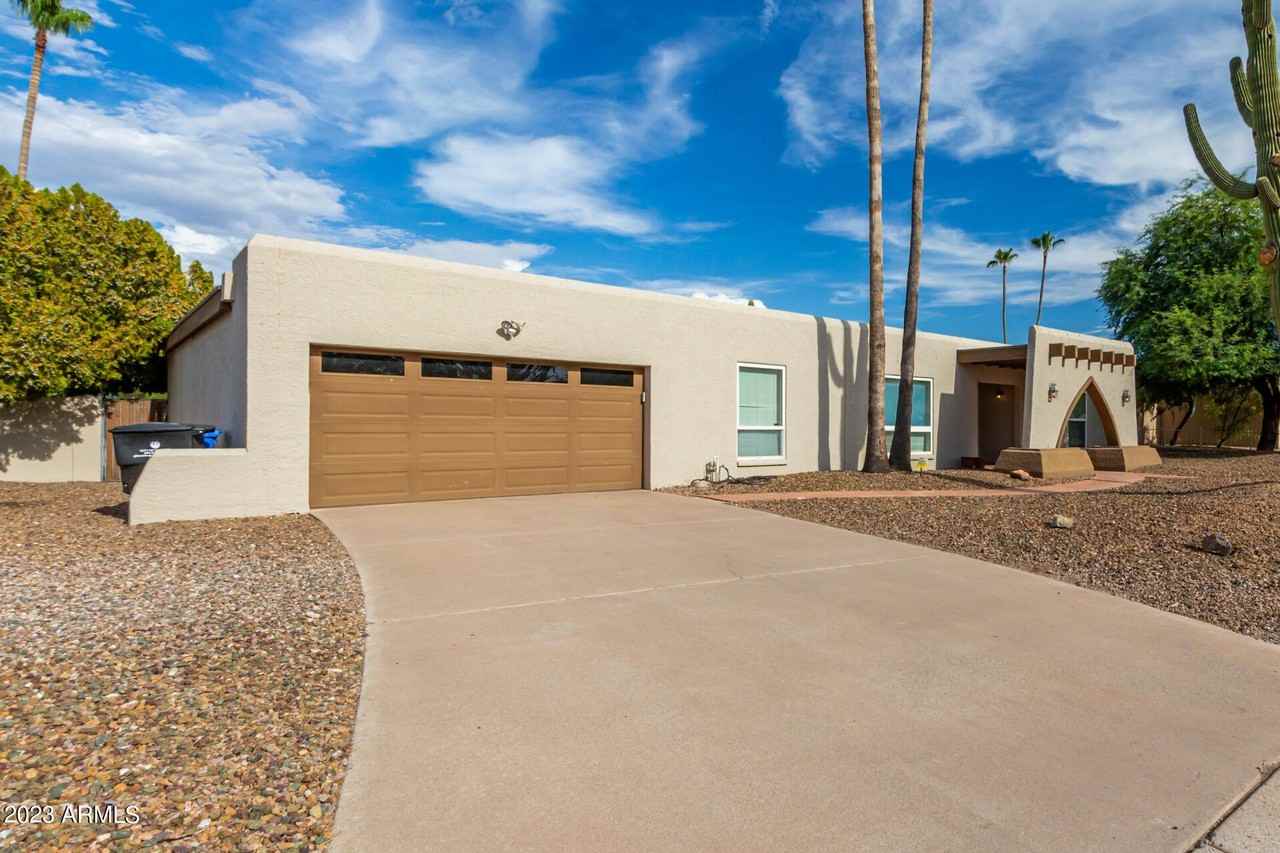 10627 N 44th Ct - Photo 3 of 48