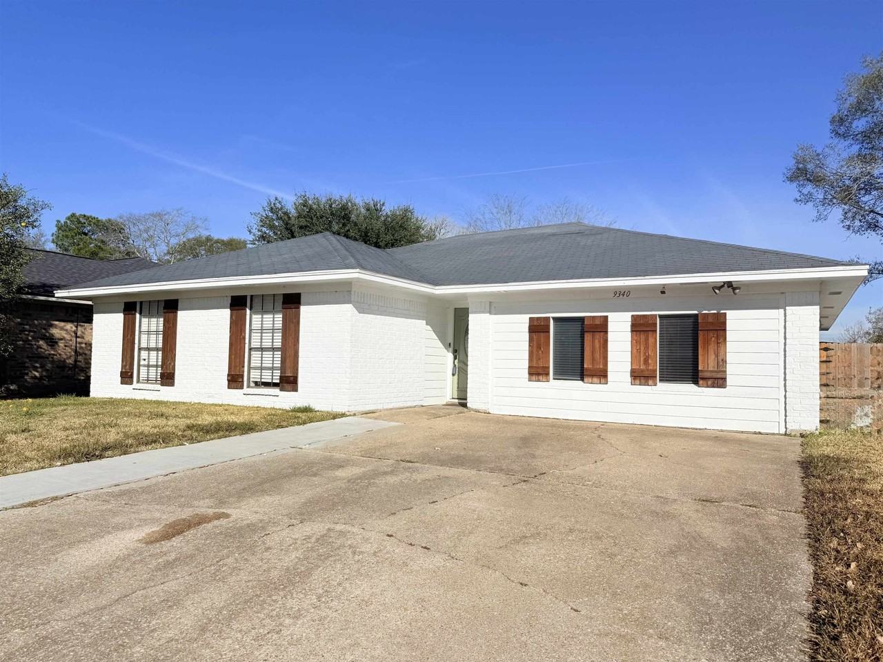 9340 Landis Dr - Photo 2 of 18