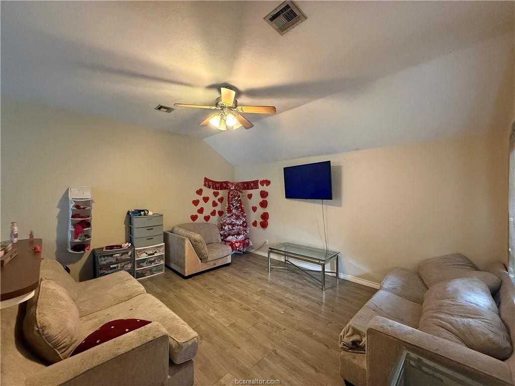 1000 Bougainvillea St - Photo 2 of 16