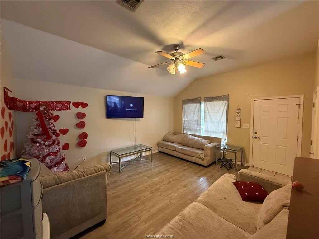 1000 Bougainvillea St - Photo 3 of 16