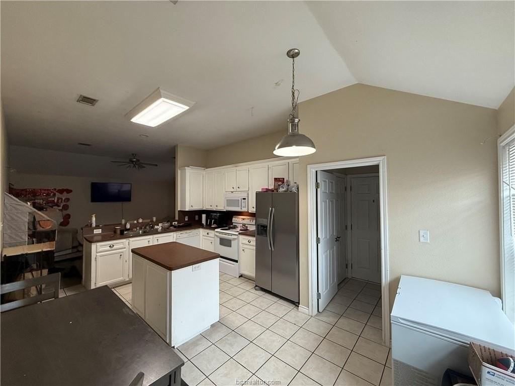 1000 Bougainvillea St - Photo 4 of 16