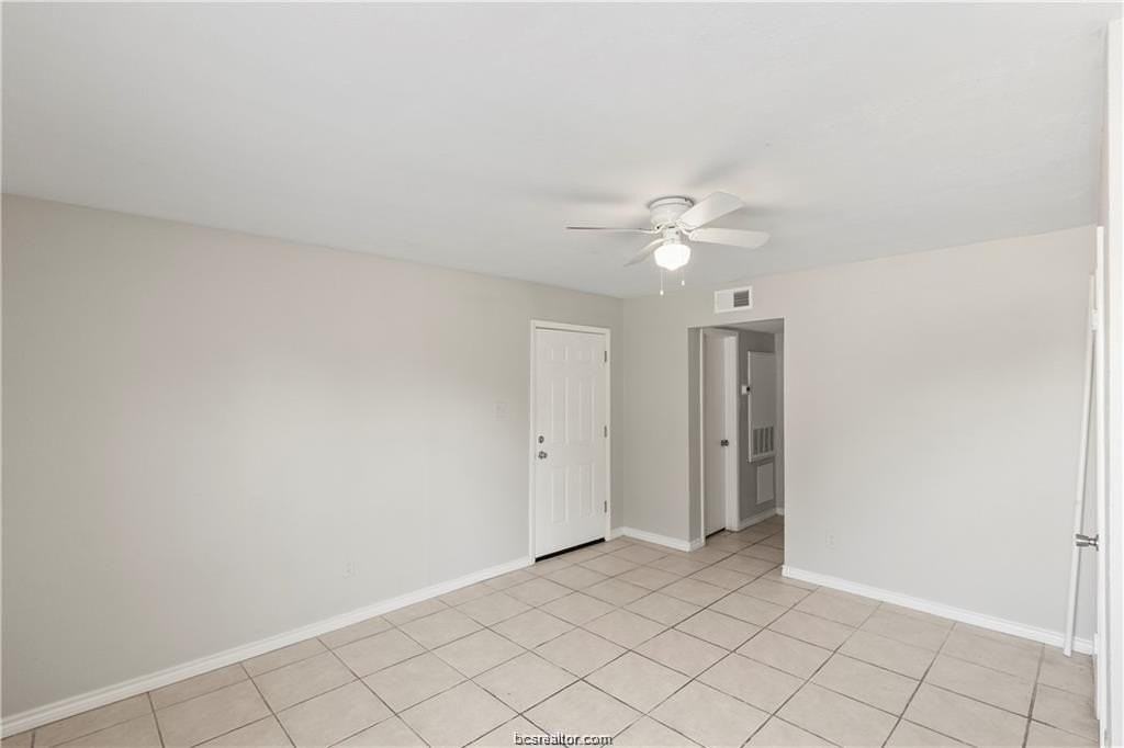 2815 Cypress Bend Cir #B - Photo 5 of 27