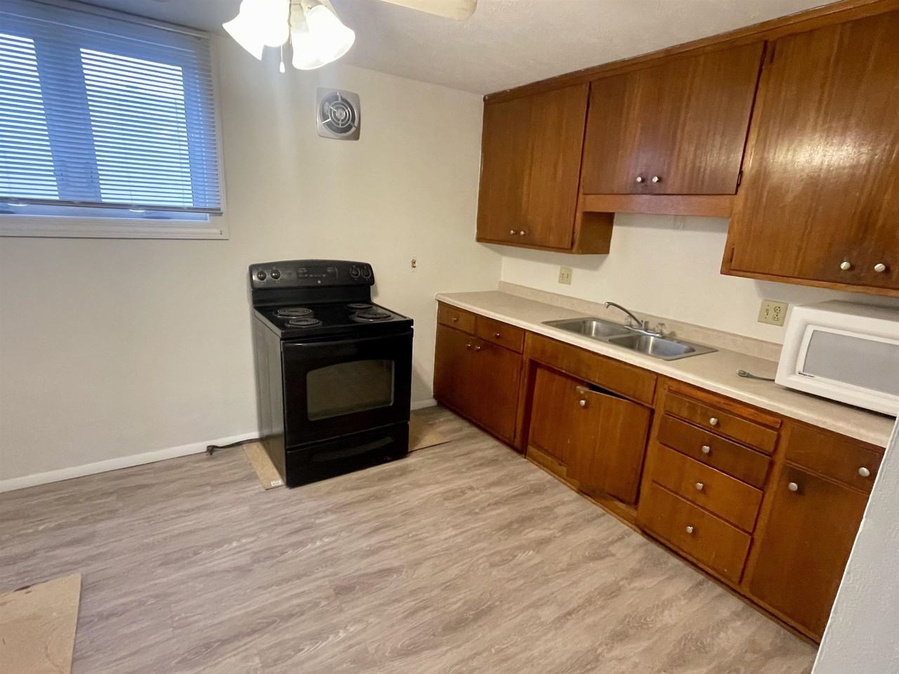 3003 28th St - Photo 6 of 7