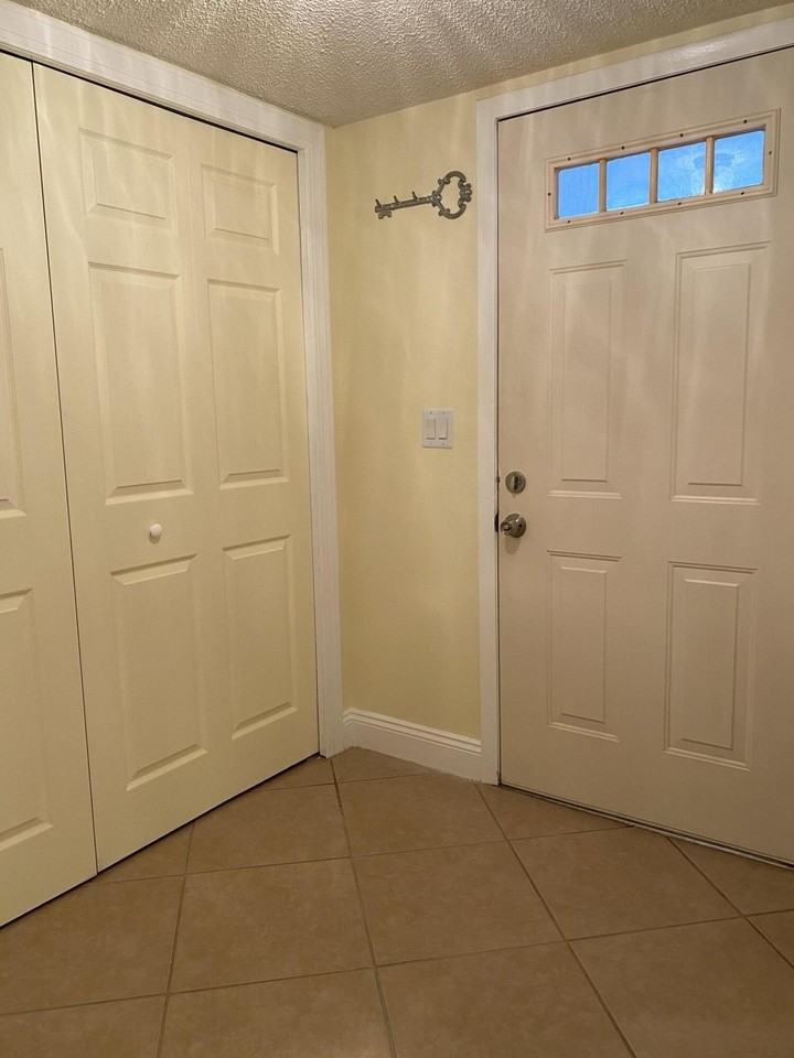 533 S Lakes End Dr - Photo 4 of 26