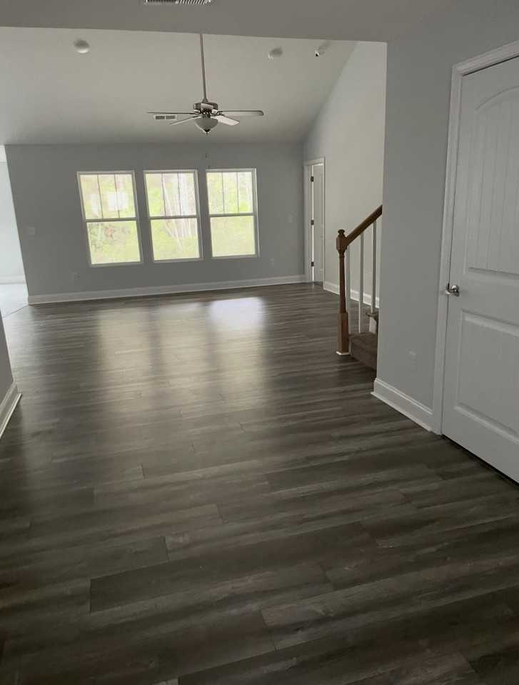 947 Cygnet Dr - Photo 2 of 8