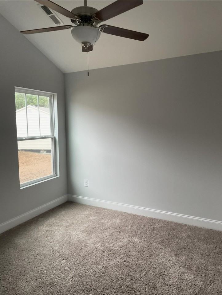 947 Cygnet Dr - Photo 4 of 8