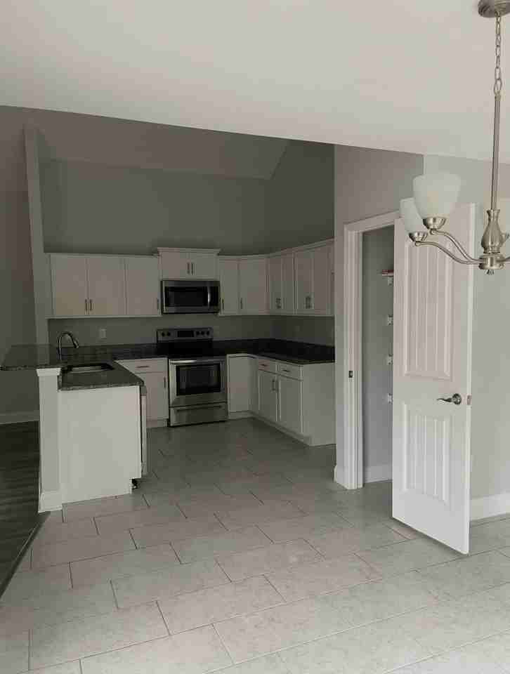 947 Cygnet Dr - Photo 6 of 8