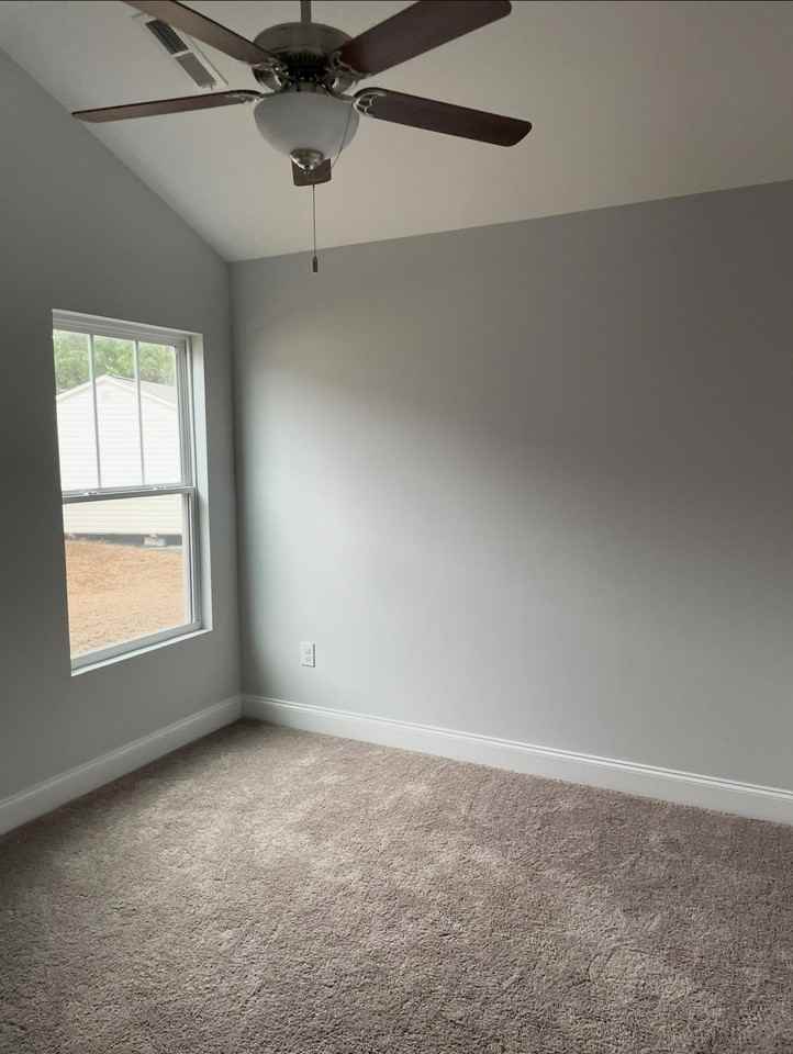 205 Fishburn Dr - Photo 5 of 9