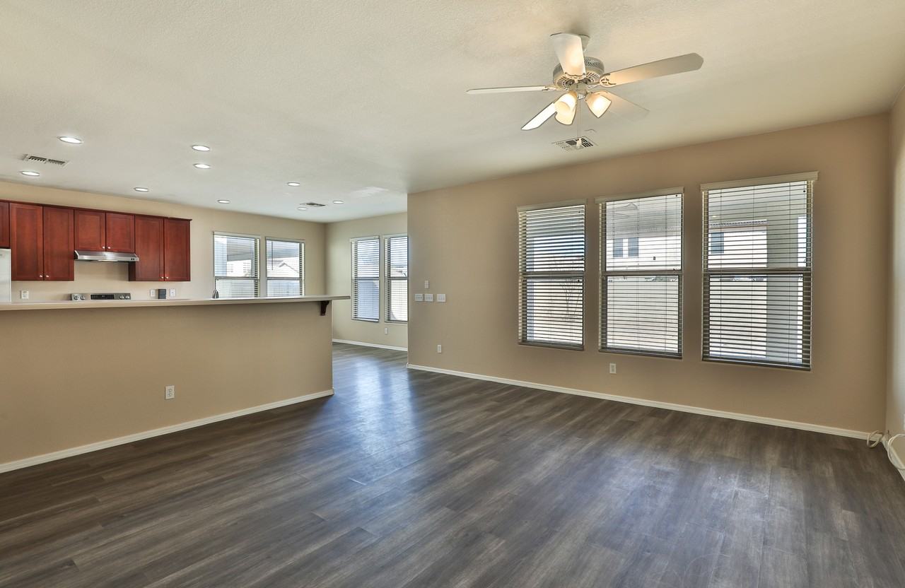 45598 W Starlight Dr #1 - Photo 3 of 10