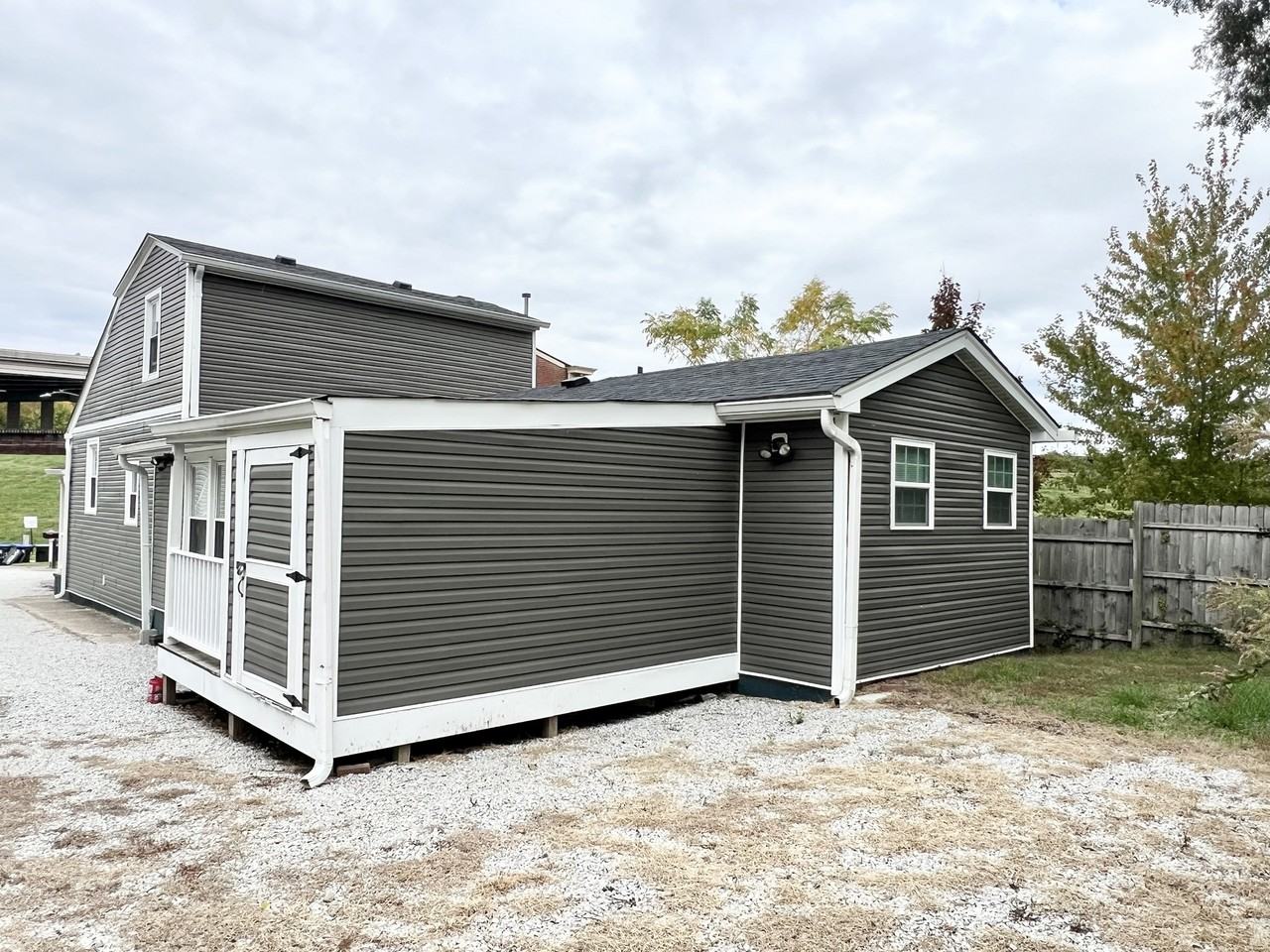 3202 Rudd Avenue - Photo 3 of 16