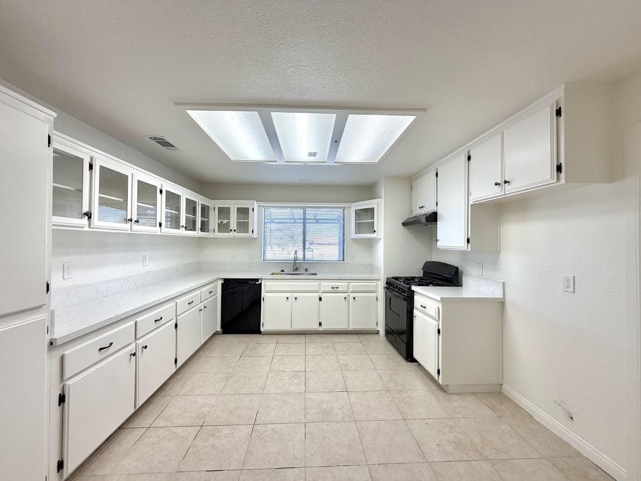 18089 Capri St #1 - Photo 5 of 22