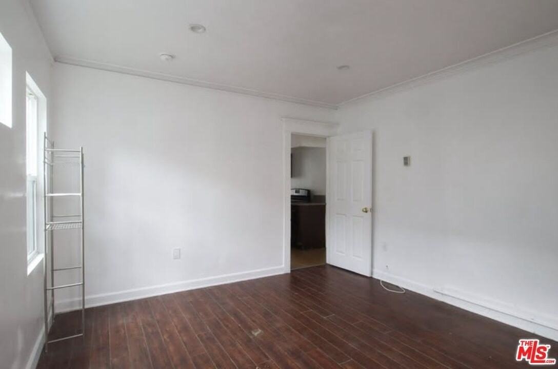 1056 W 42nd Pl - Photo 2 of 10