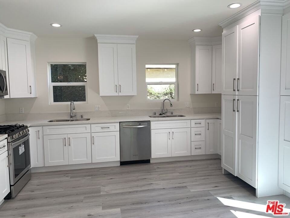 1125 S Clark Dr - Photo 2 of 12