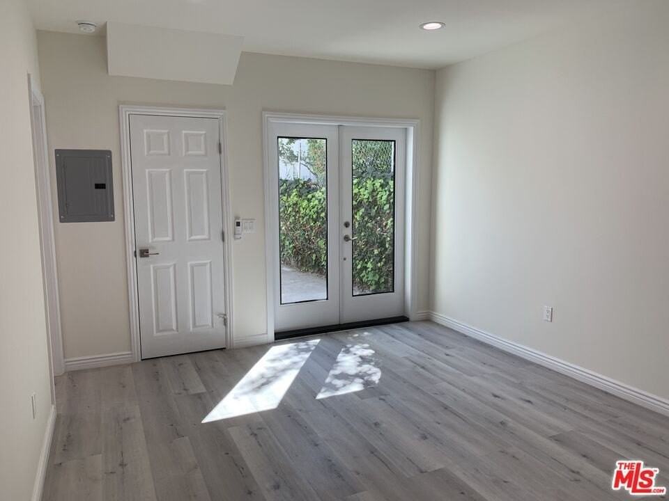 1125 S Clark Dr - Photo 4 of 12