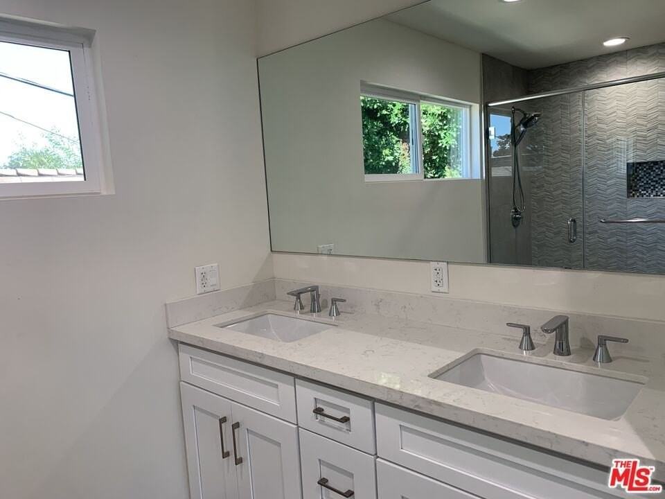 1125 S Clark Dr - Photo 7 of 12