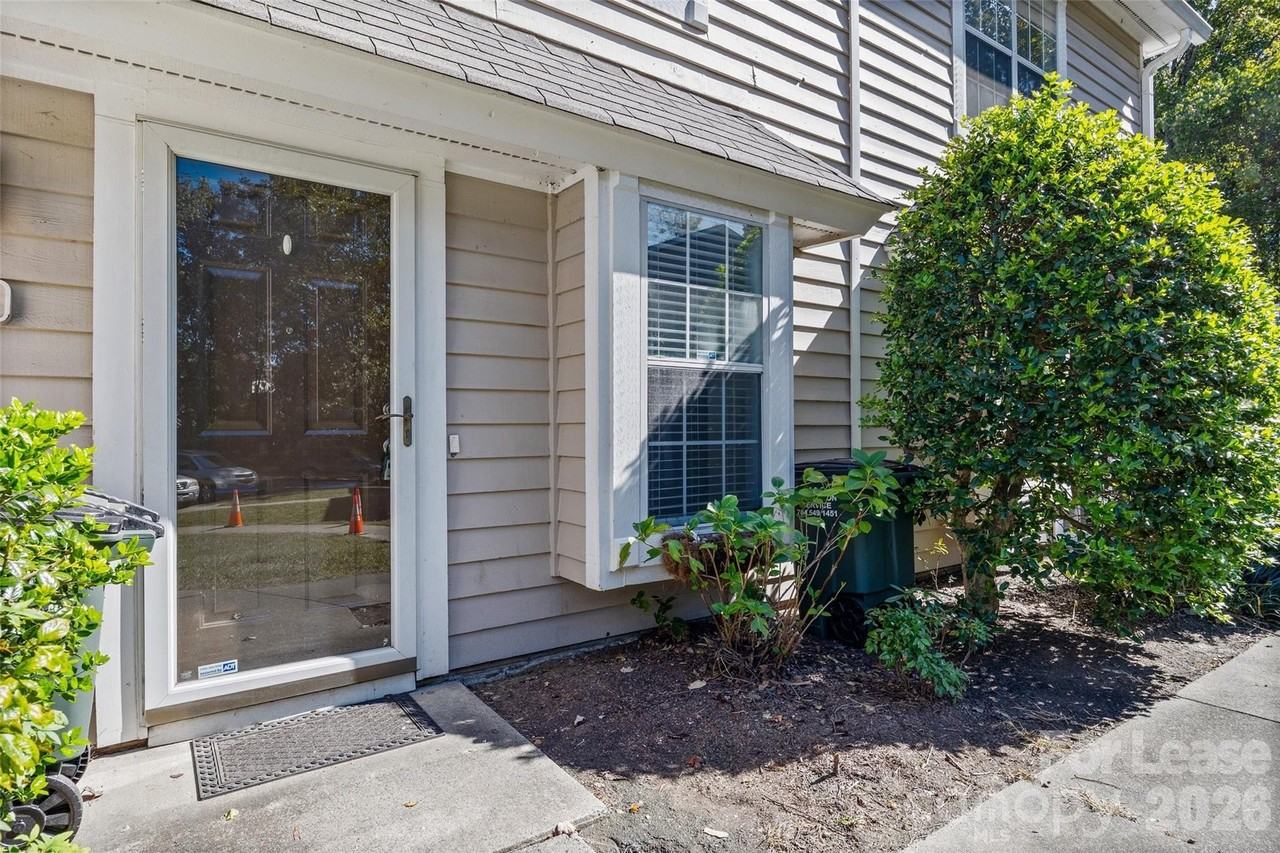 704 Heritage Pkwy - Photo 3 of 31