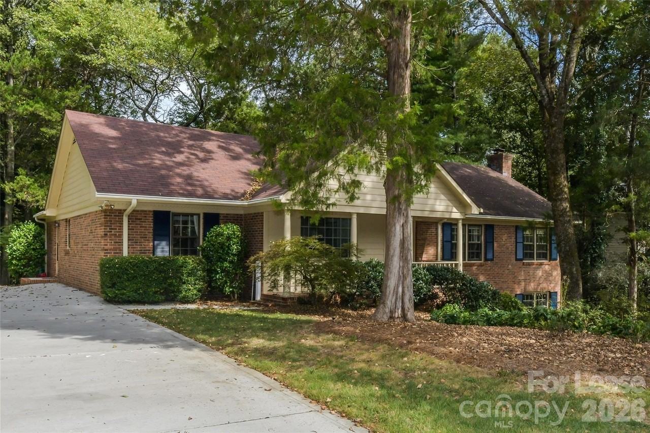 2630 Fernbank Dr - Photo 2 of 30