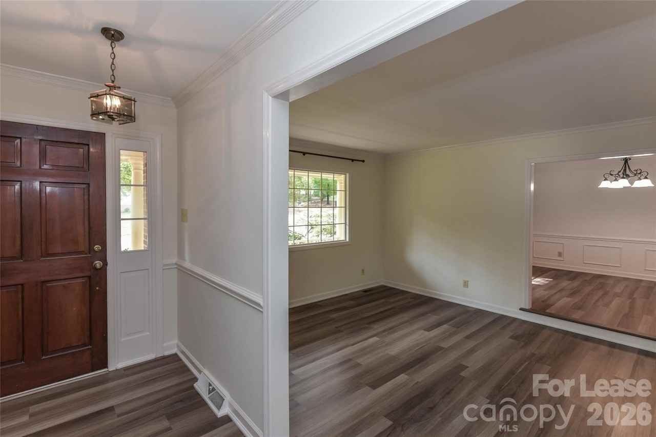 2630 Fernbank Dr - Photo 3 of 30