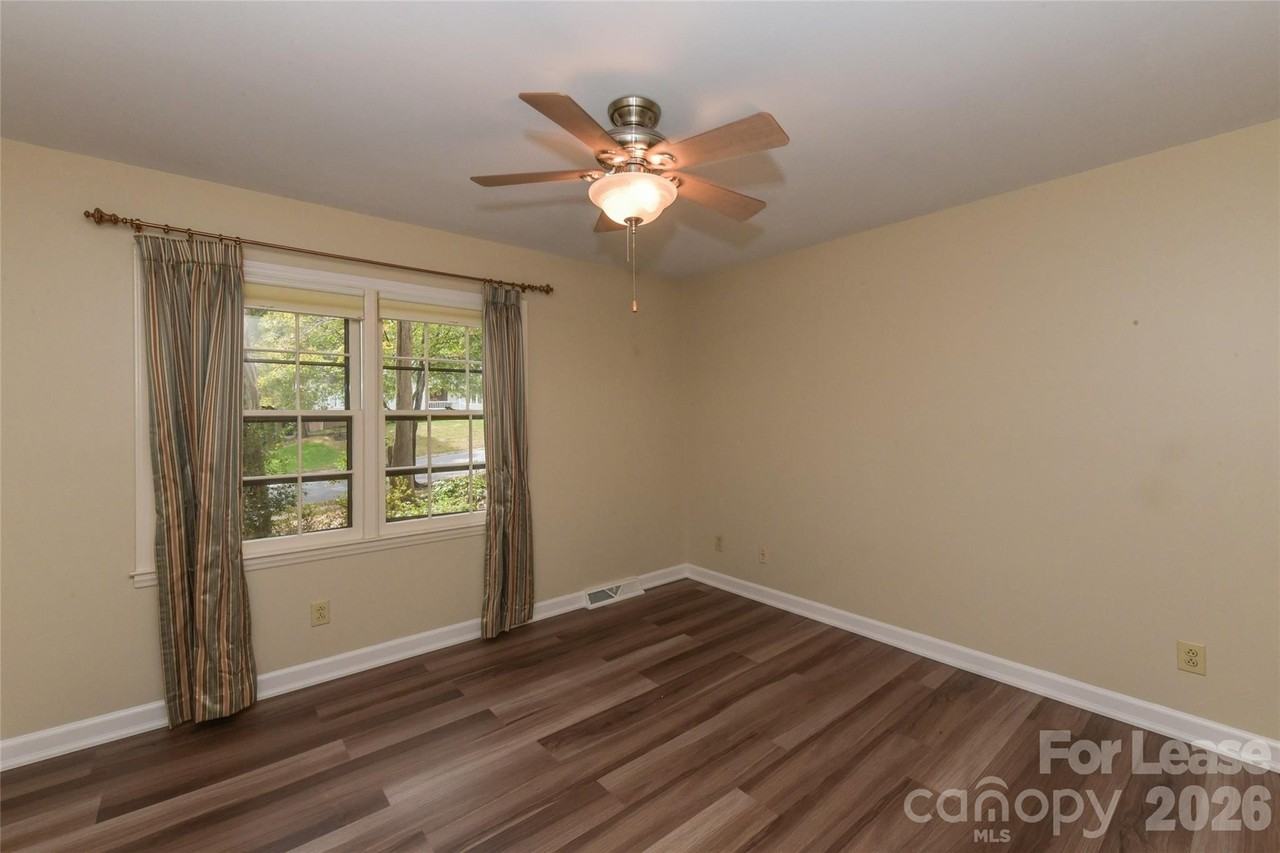 2630 Fernbank Dr - Photo 4 of 30