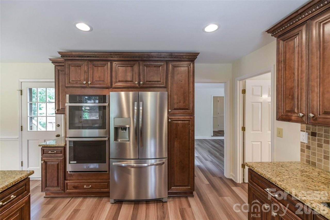 2630 Fernbank Dr - Photo 6 of 30