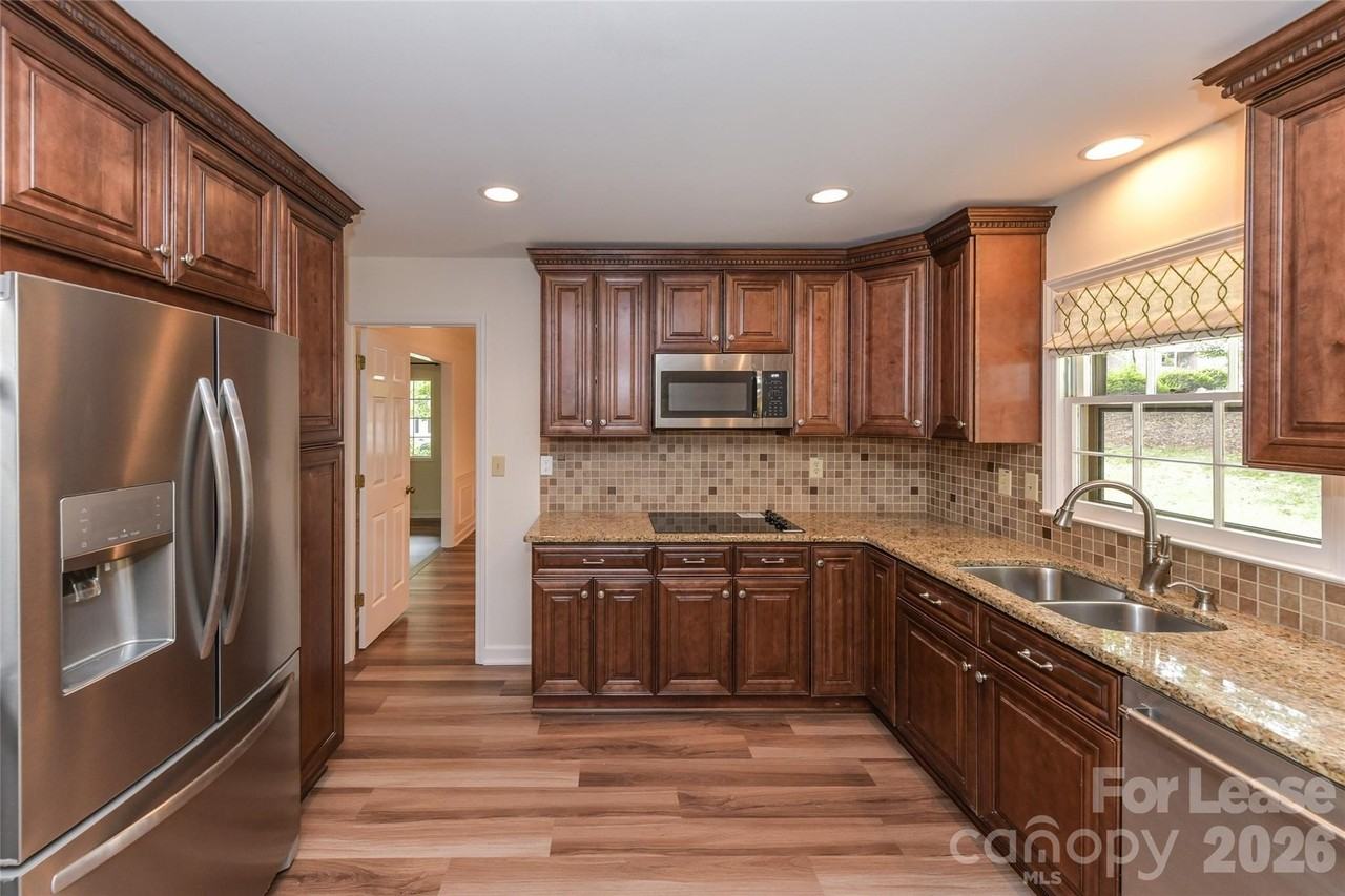 2630 Fernbank Dr - Photo 7 of 30