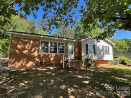 featured image of 1500 Northwoods Dr