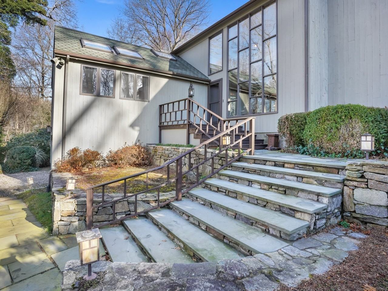 8 Bayberry Rdg Rd - Photo 3 of 36