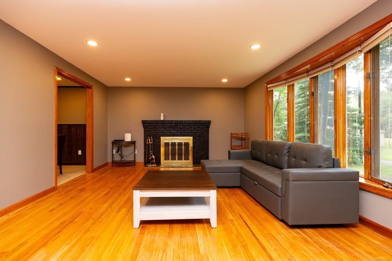 45 Renshaw Rd - Photo 5 of 26