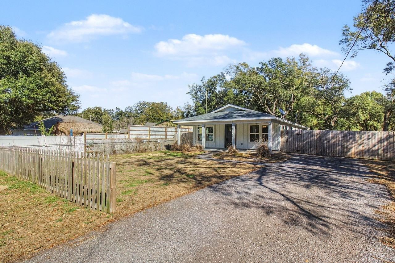 5230 Richburg St - Photo 2 of 47