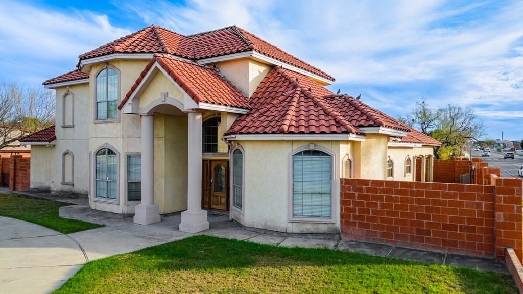 2201 Zacatecas Dr - Photo 3 of 50