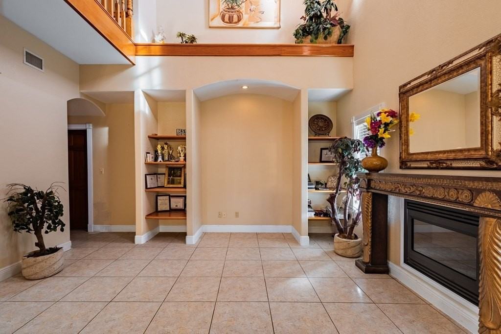 2201 Zacatecas Dr - Photo 5 of 50