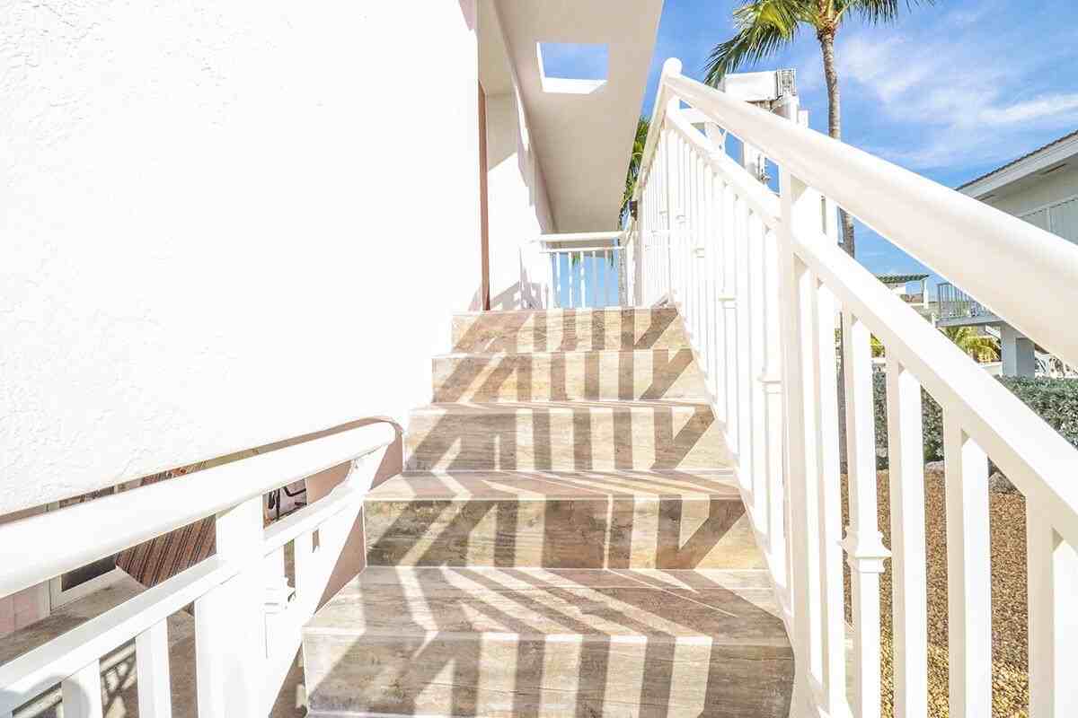 121 Lisbon Ct - Photo 4 of 26